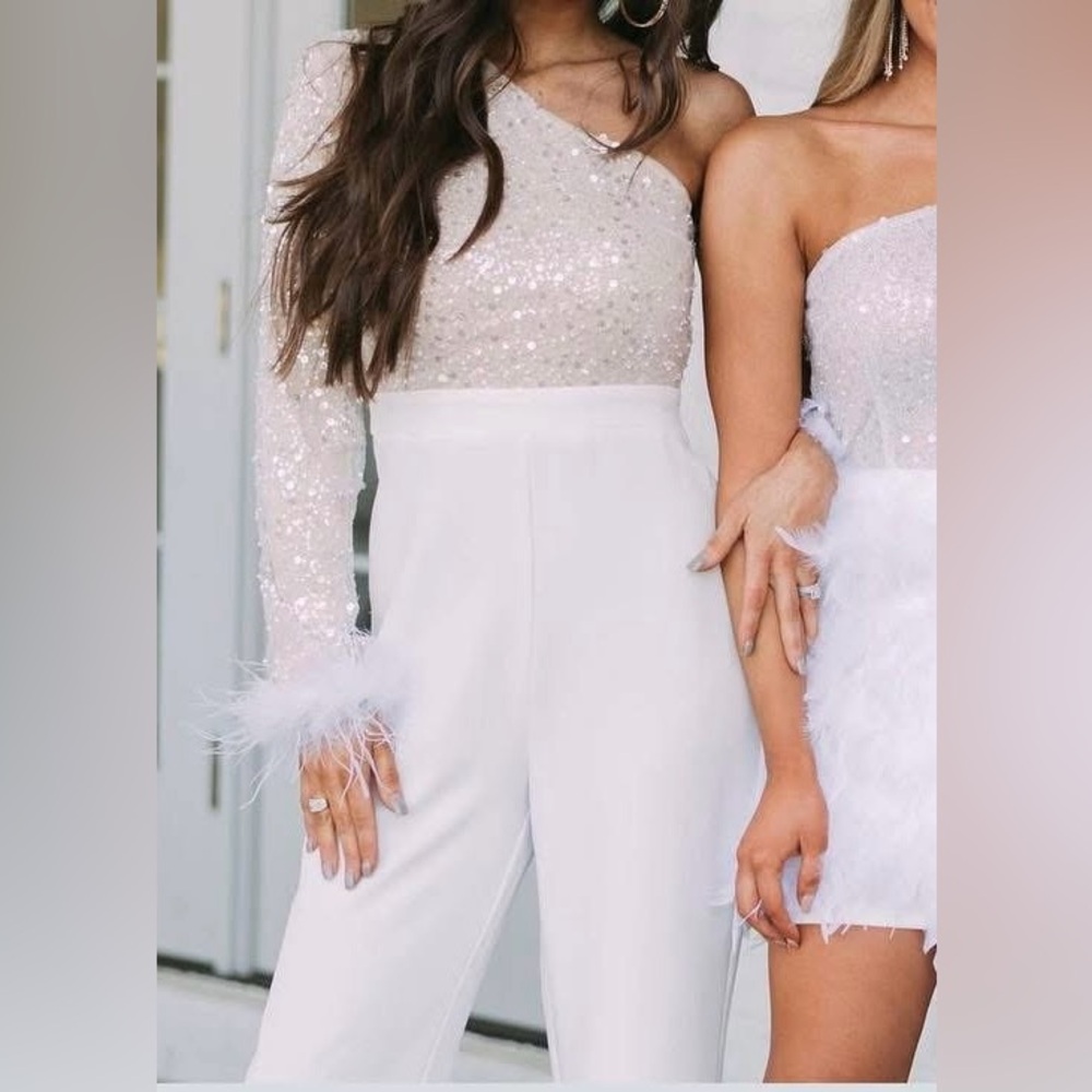 Elegant One-Sleeve White Jumpsuit with Sequin & Feather Details - M